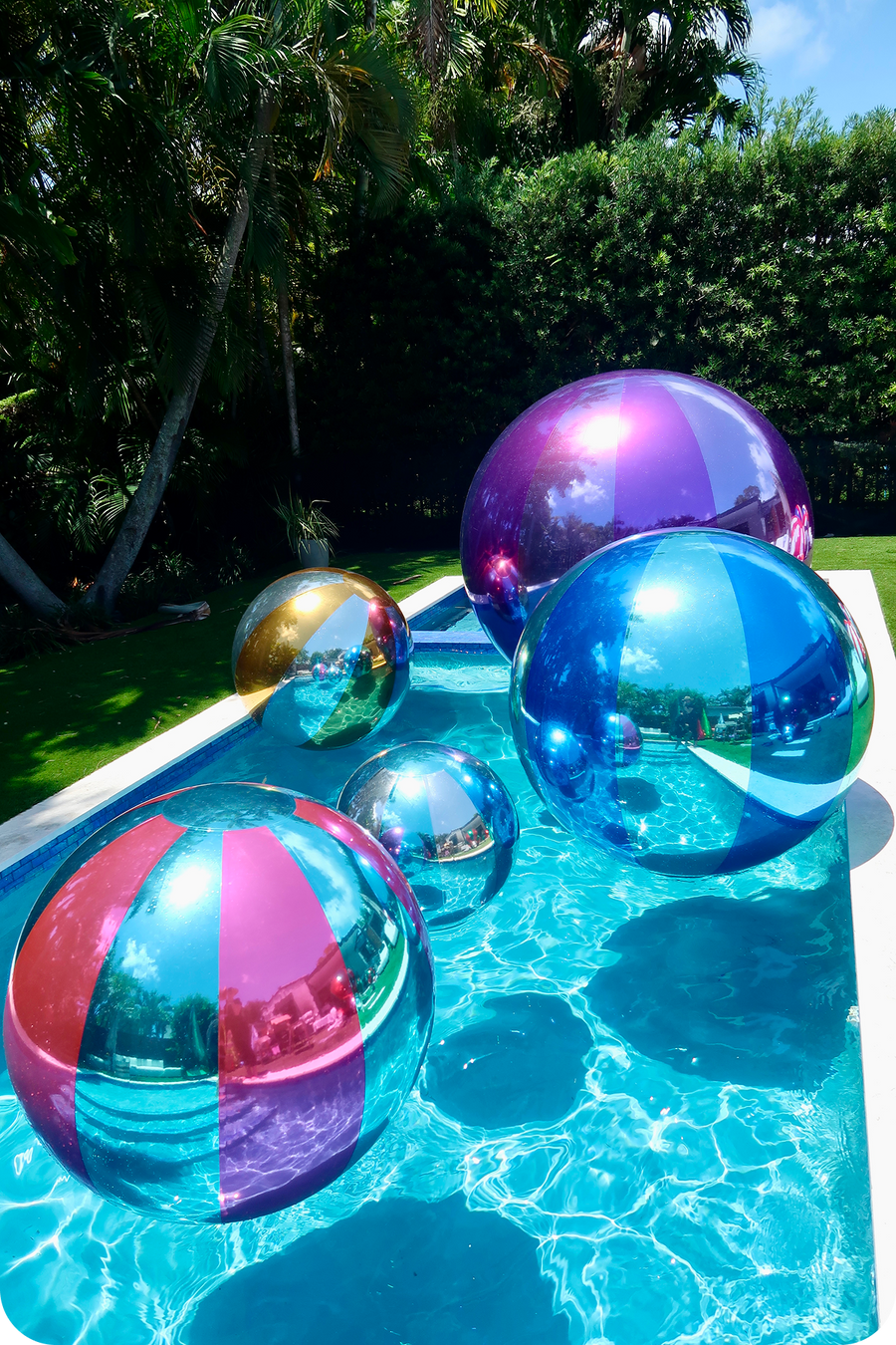 Big Shiny Beach Balls — Royal Blue 35 / Sky Blue 62