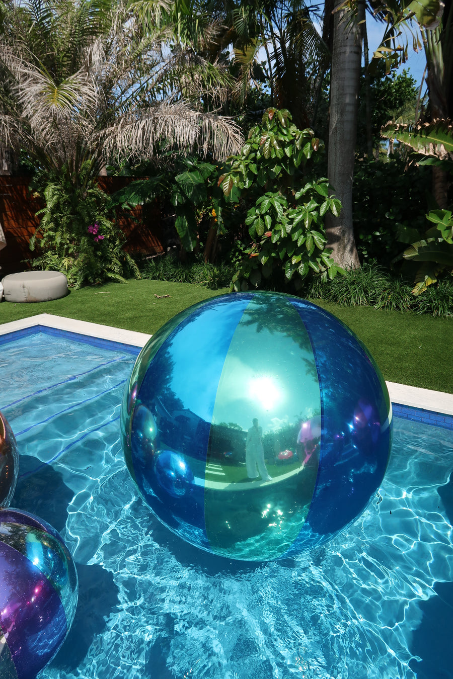 Big Shiny Beach Balls — Teal 46 / Light Blue