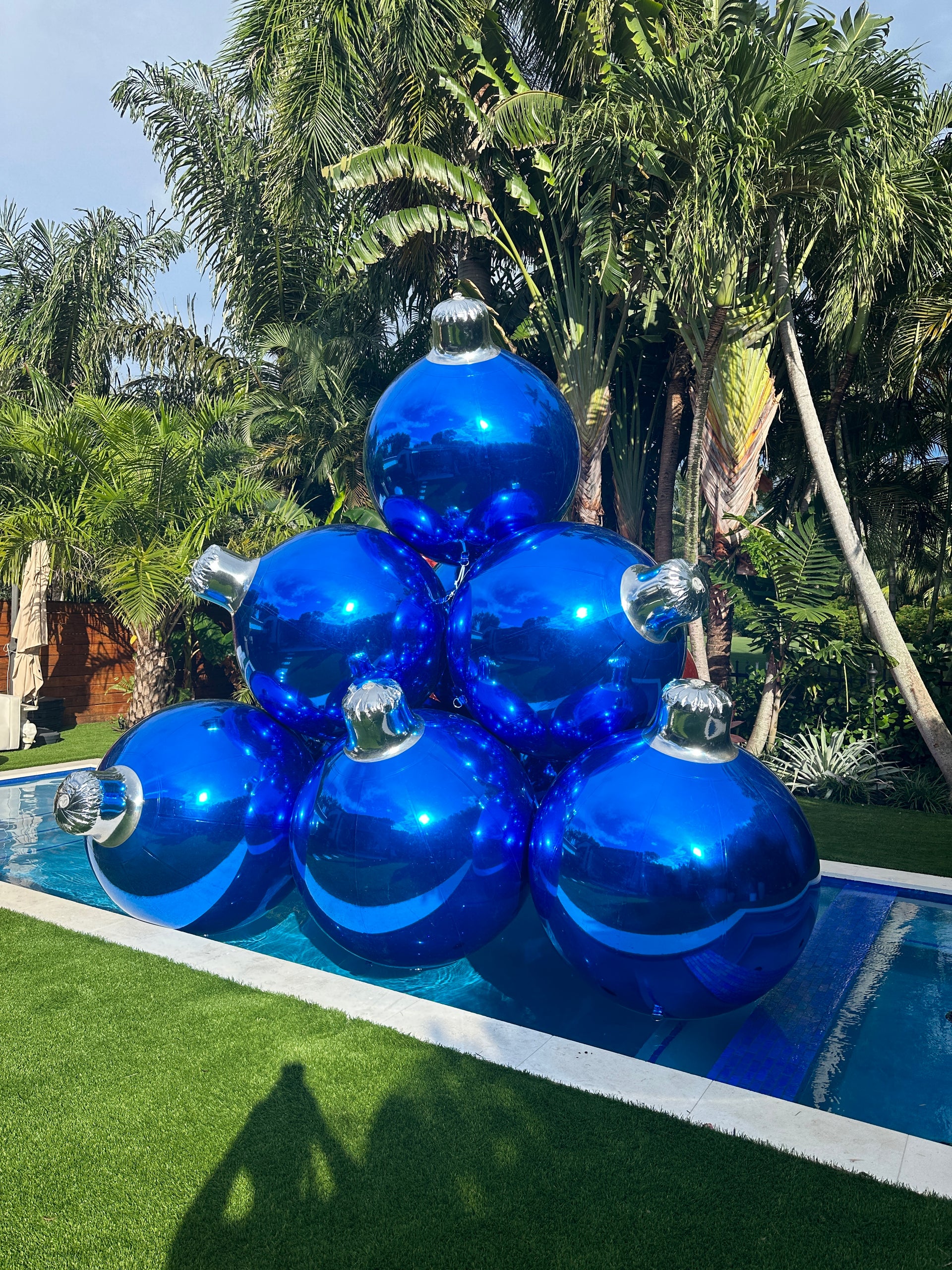 12ft / 3.6m - 10 Shiny Ornament Pyramid in Blue