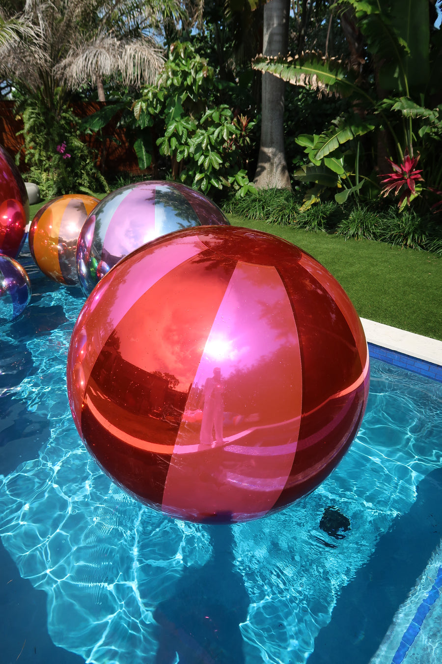 Big Shiny Beach Balls — Bubble Pink 50 / Red